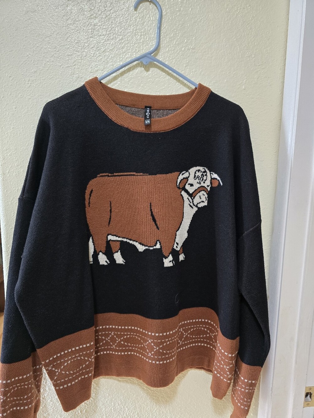 2 Fky Black & Rust Hereford Graphic Sweater